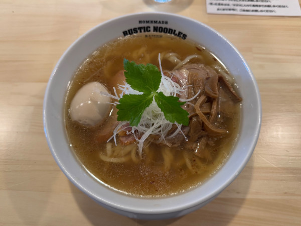 「汐ソバ(手揉み太麺に変更)+特製盛り」@RUSTIC NOODLESの写真