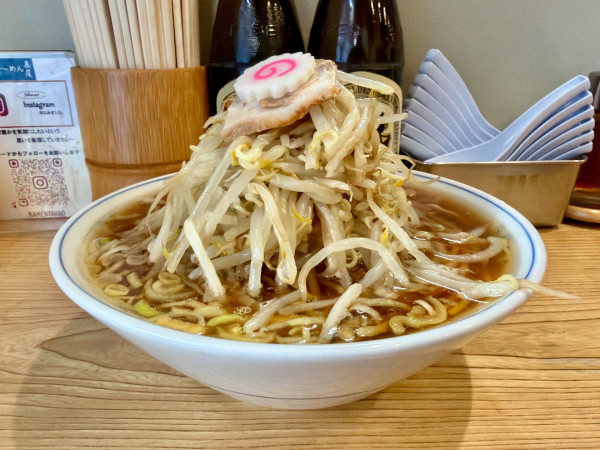 「サッポロ赤星2本+つまみ皿2つ→ らーめん もやしダブル」@らーめん 高尾の写真