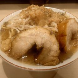 小ラーメン豚マシ  野菜  ニンニク  アブラ