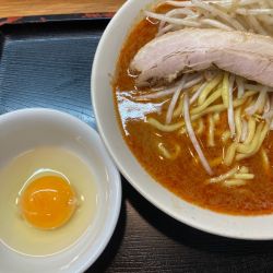 辛味噌ラーメン、生卵
