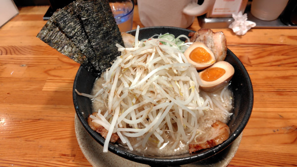 「やったるラーメン1250円」@らあ麺 やったるの写真
