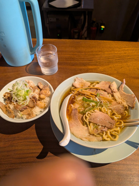 「中華蕎麦 醤油  肉飯」@中華蕎麦 よるのふじの写真