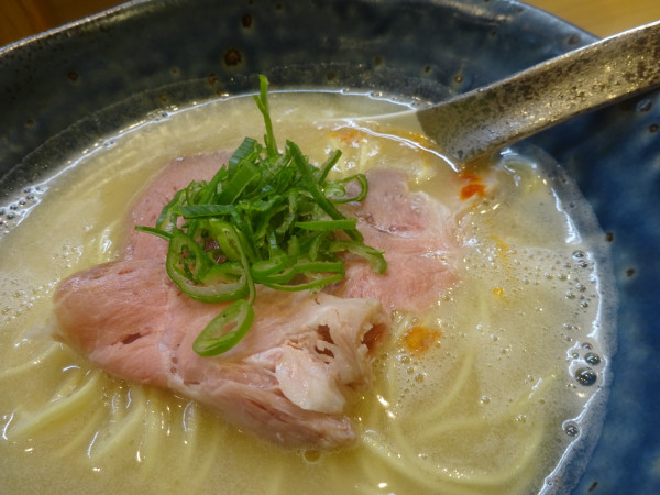 「純とんこつラーメン　900円」@純とんこつラーメン天翔 北千住本店の写真