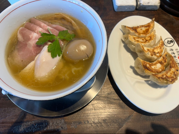 「上鶏そば塩 1,280円＋餃子5個450円」@自家製麺オオモリ製作所 壬生店の写真