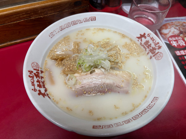 「牛骨塩ラーメン」@らーめん道場 太鼓判 鳥取駅前サンロード店の写真
