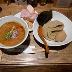 赤つけ麺　辛さ多め