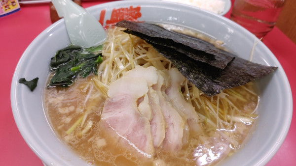 「醤油ネギチャーシュー麺　背脂トッピング」@山岡家 松本店の写真