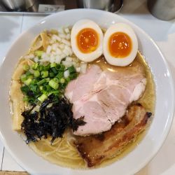 煮干かおる塩らーめん