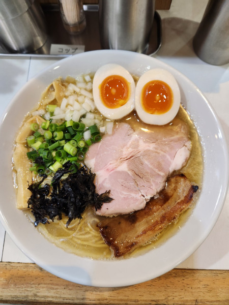 「煮干かおる塩らーめん」@麺屋 扇 SENの写真