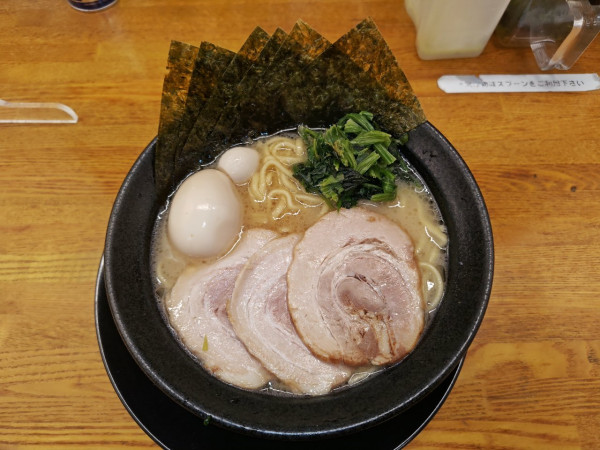 「MAXラーメン」@横浜家系ラーメン 慶家の写真