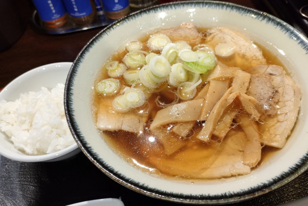 「肉中華そば（890円）＋半ライス（150円）計1040円」@京麺 藍色の写真