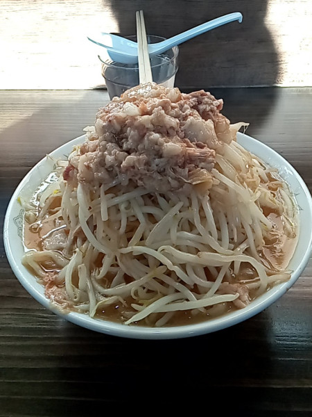 「らーめん(1,000円)ヤサイアブラマシマシ」@ぶたけん。3rdの写真