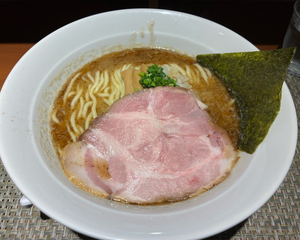 「らーめん　1050円+ミニチャーシュー丼300円」@麺庵いぶしの写真
