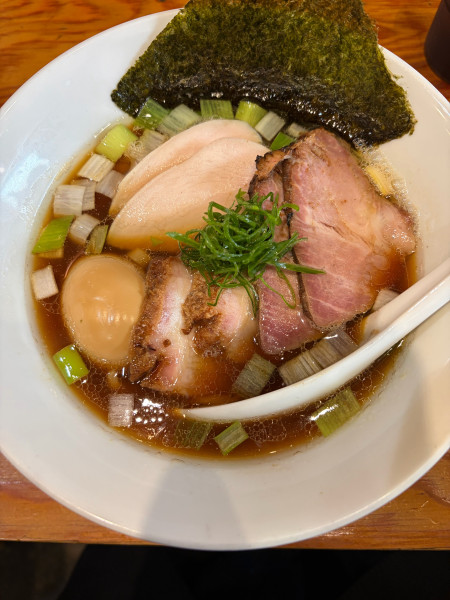 「特製手揉み中華そば醤油」@麺や晴心の写真