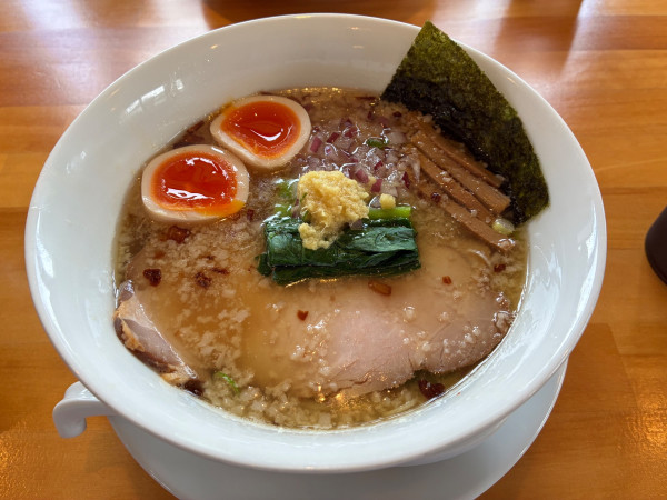 「背脂生姜味玉芳醇煮干し(1160円)」@自家製ラーメン アイリーの写真