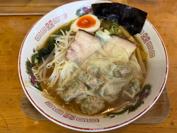 「味噌ラーメン950円+ワンタン150円+餃子400円」@ラーメンハウスSADAの写真