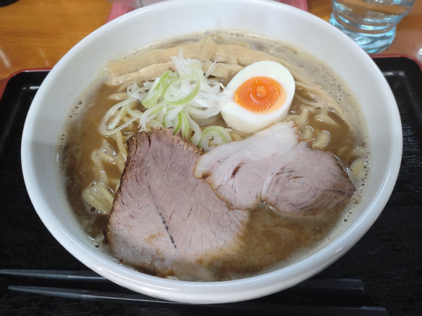 「濃厚中華そば中」@つけ麺 中華そば 佐とうの写真