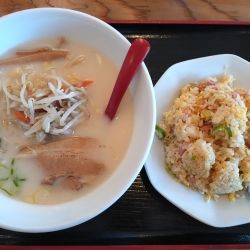 豚骨ラーメンとニンニク炒飯セット ￥980