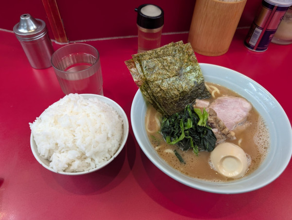 「味玉ラーメン」@横浜ラーメン 武蔵家 大井町店の写真