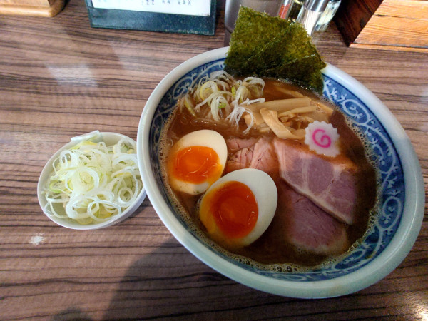 「特製中華そば＋ネギ」@麺屋 英の写真