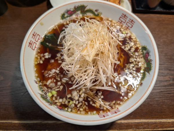 「ねぎラーメン＋焼き餃子1人前＋野菜小皿」@來々軒の写真