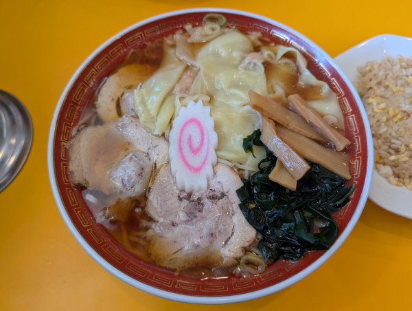 「ワンタンタンメン(900円)＋大盛(150円)」@西新井らーめん 駅前店の写真