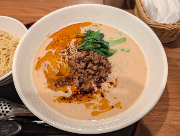 「担々麺＋替え玉」@中国料理たけくまの写真