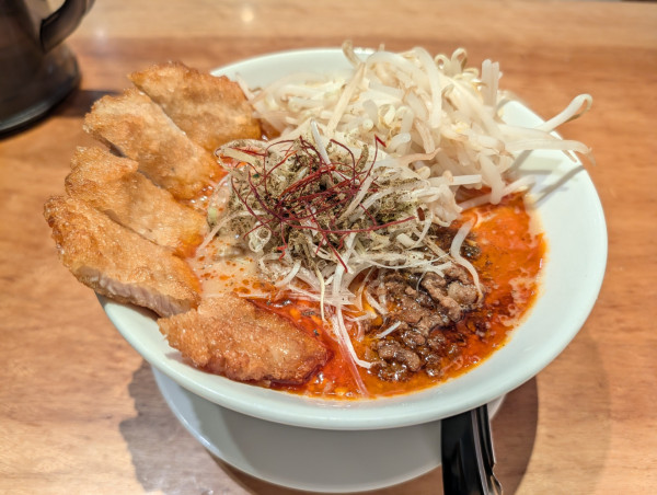 「パイコー四川担々麺＋麺大盛＋モヤシ」@四川担々麺 赤い鯨の写真
