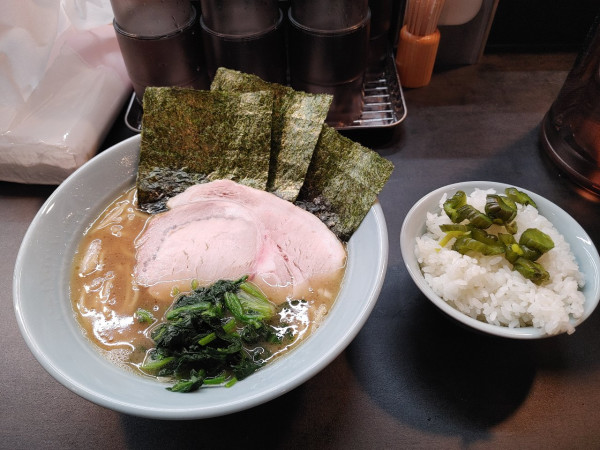 「家系ラーメン　850円」@横浜家系ラーメン 郷戸家 会津本店の写真