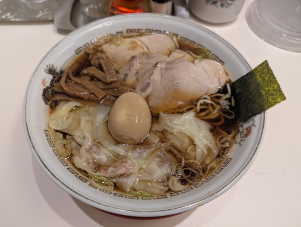 「特製中華そば大盛」@荻窪中華そば 春木屋 恵比寿店の写真