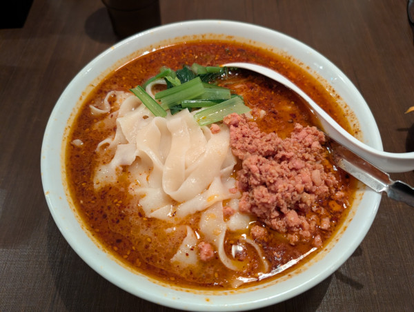 「麻辣刀削麺・辛さ普通・特盛」@中国家庭菜 湧の台所の写真
