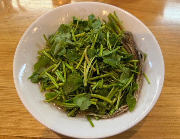 「秋田県飯塚農園さんの 芹そば1500円」@麺 㐂色の写真