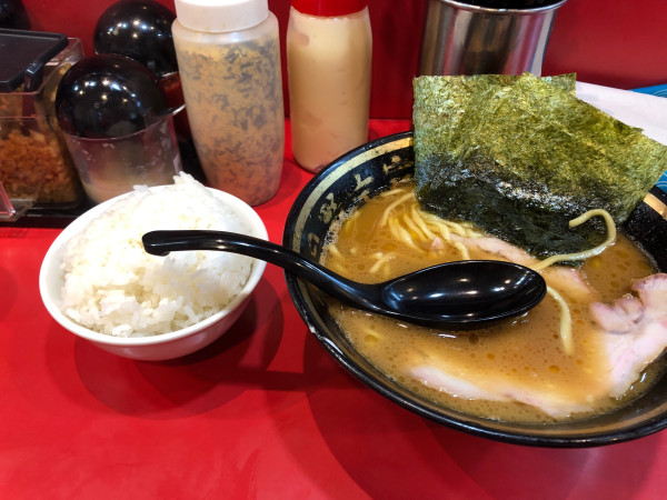 「ラーメン 並 ライスセット 青菜抜き」@横濱家系ラーメン 五代目 野中家の写真