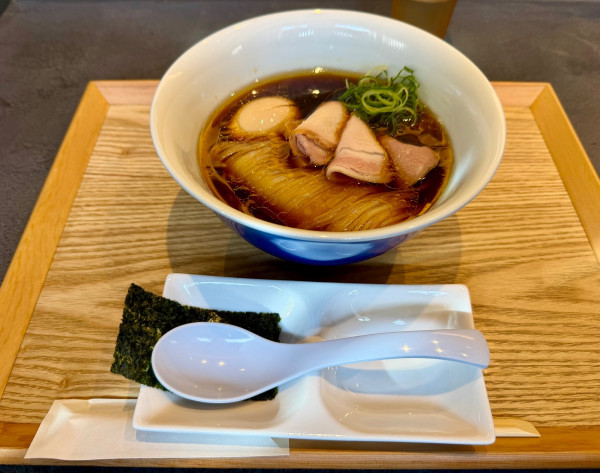 「地鶏光麺　醤油」@支那そば 鋳の写真