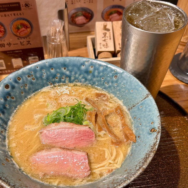 「濃厚鴨白湯そば＋ハイボール」@東京鴨中華そば店の写真