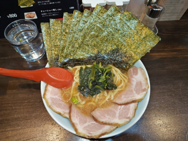 「豚骨醤油ラーメン+チャーシュー増し+のり増し」@横浜家系ラーメン 山道家の写真