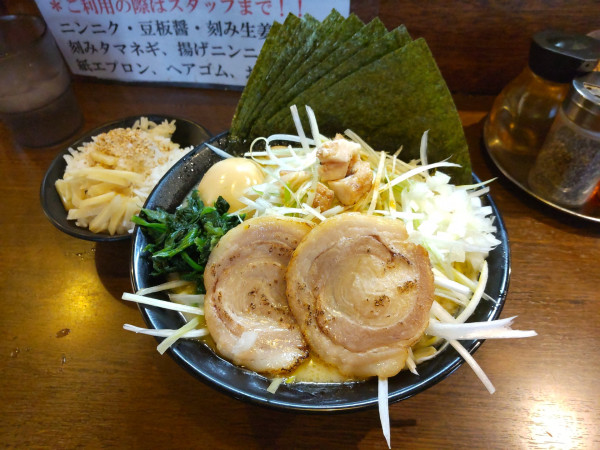 「ラーメン醤油＋ネギ､チャーシュー１枚他」@濃厚豚骨ラーメン 濱虎家の写真