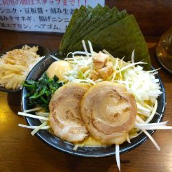 ラーメン醤油＋ネギ､チャーシュー１枚他