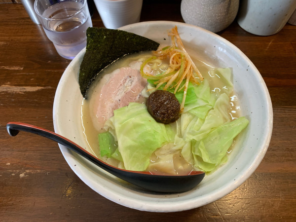 「熟成練り醤油ラーメン 900円」@『   』（無銘）の写真