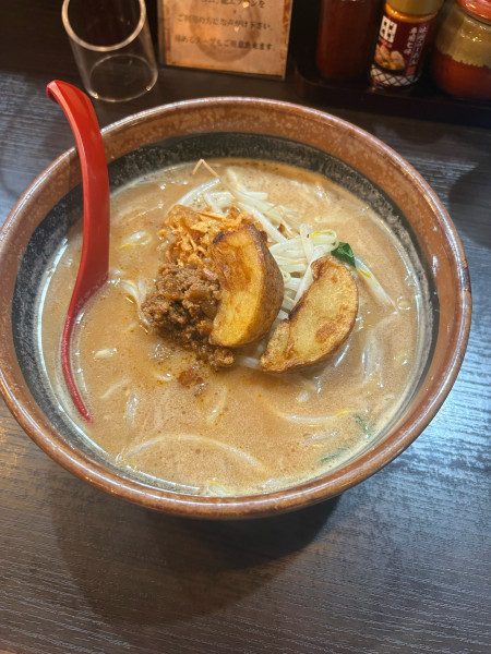 「北海道味噌ラーメン913円」@麺場 田所商店 新宿西口店の写真