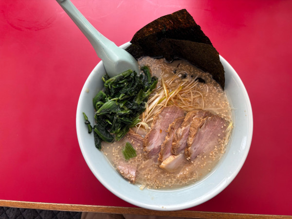 「塩ネギチャーシュー麺」@ラーメン山岡家 小山駅南店の写真