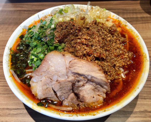 「【限定】台湾ラーメン　1400円　豚肉１枚２５０円」@らーめん菊の写真