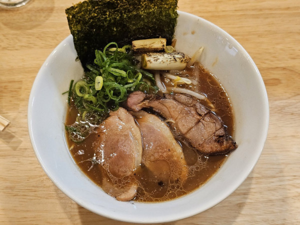 「京鴨そば（醤油・細麺）　1100円」@麺屋 鴨のち牛の写真