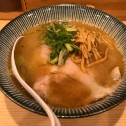 焼きあご塩らーめん 900円