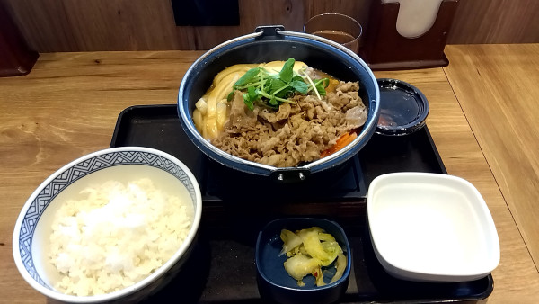 「とんこつ醬油牛鍋膳（８９９円）」@吉野家 16号線八王子北野店の写真