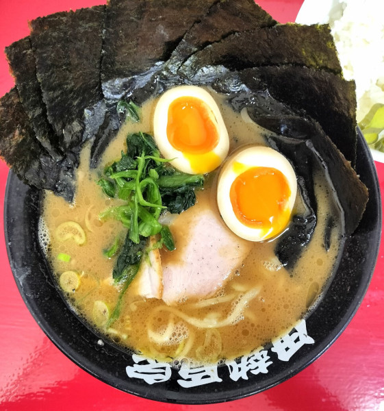「ラーメン 900円＋味玉･海苔 各120円」@家系らーめん 伊勢原家の写真