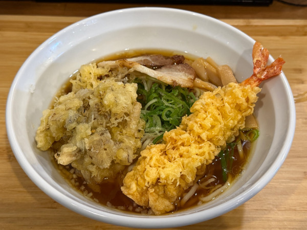 「大晦日限定！麺彩家流・年越し天ぷら中華そば1350円」@らぁめん 麺彩家の写真
