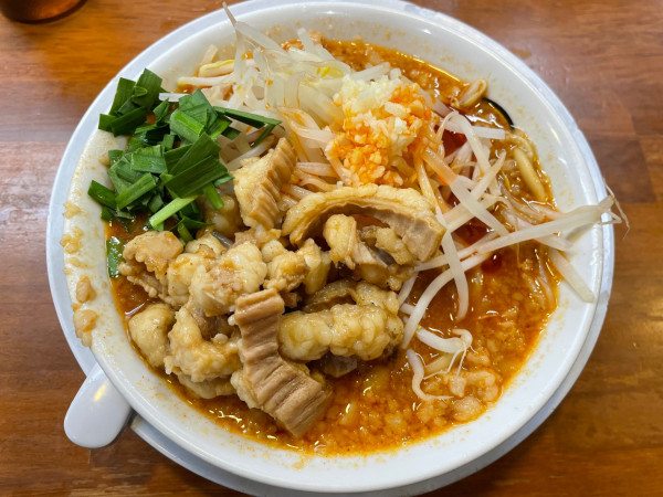 「コク旨！辛味噌らーめんハーフ　￥１１１０」@麺屋 しずる 刈谷逢妻店の写真