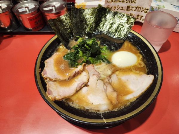 「中盛チャーシュー麺+崩れ玉子」@環2家 蒲田店の写真