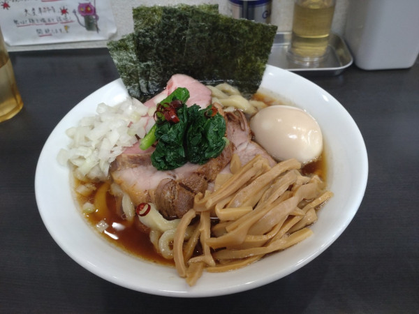 「牛脂醤油らーめん大盛＋特製トッピング」@自家製手打ち麺 禿の写真